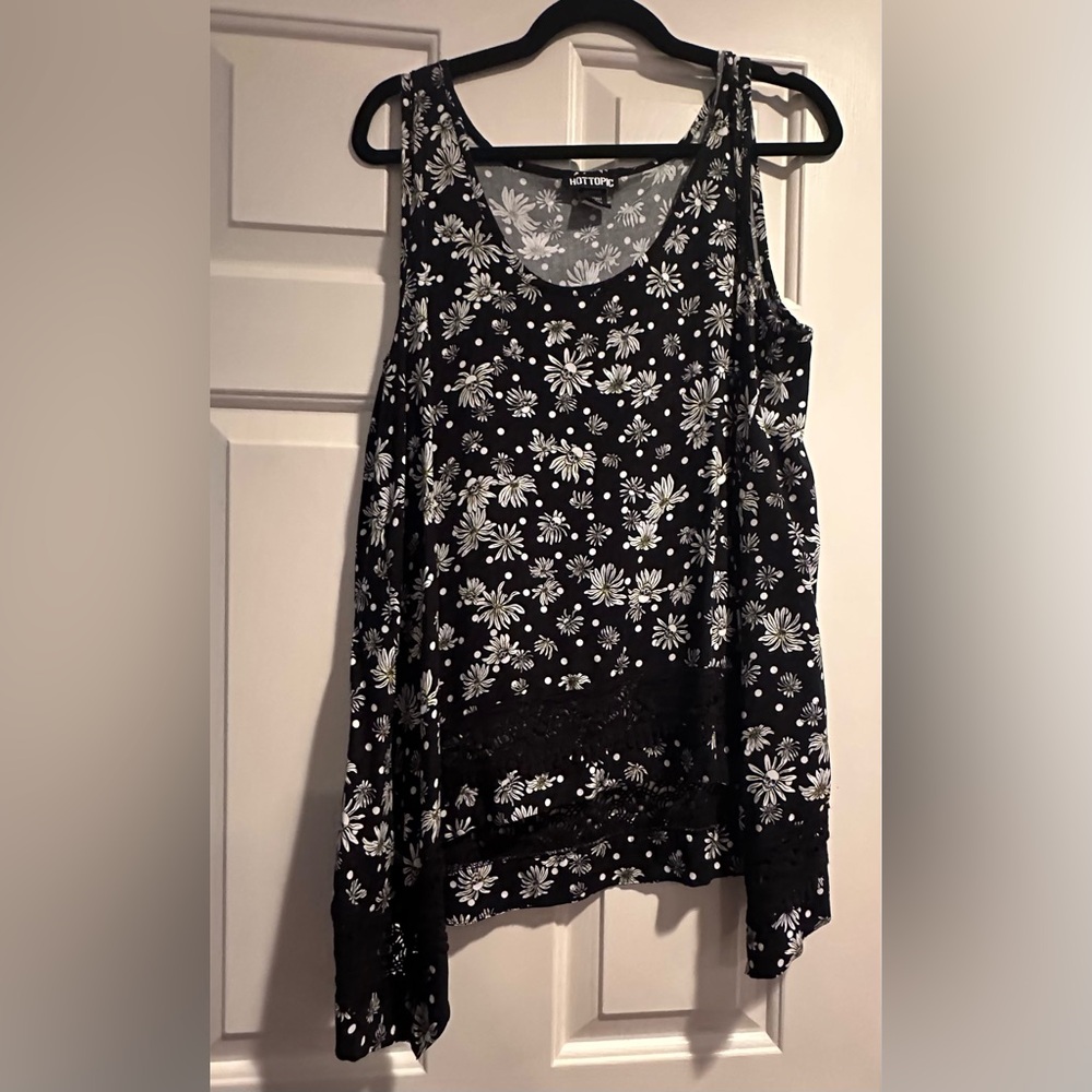 Hot Topic Black Floral Tank Top